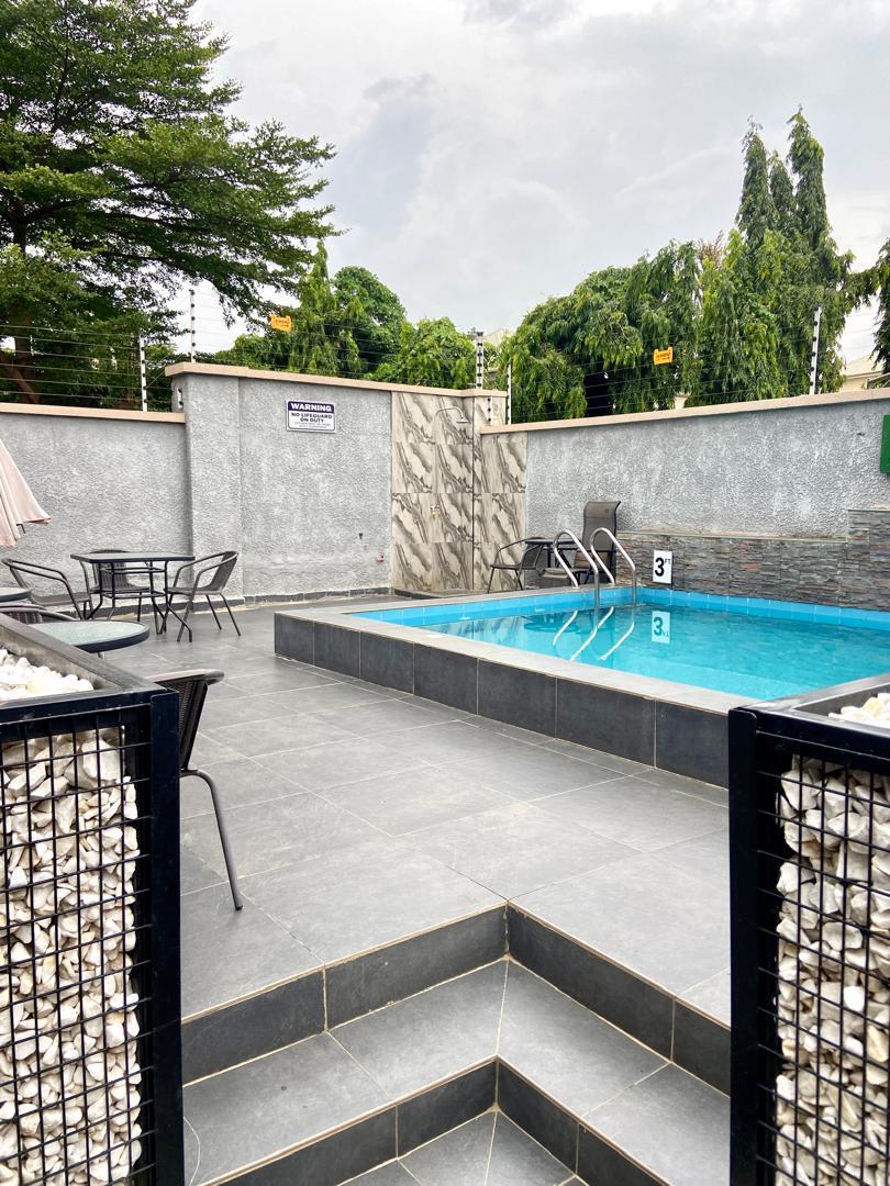 Eureka Luxury Apartment swimming pool area